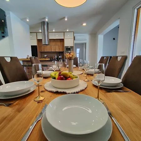 Lea Koper Willa Marezige