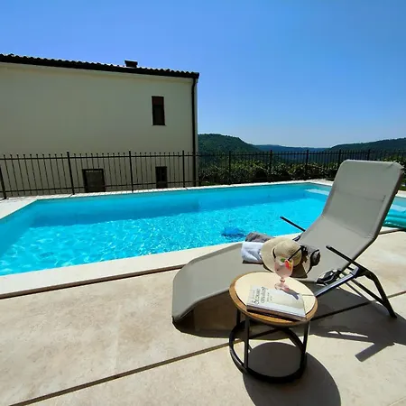 Lea Heated Pool Near Koper *