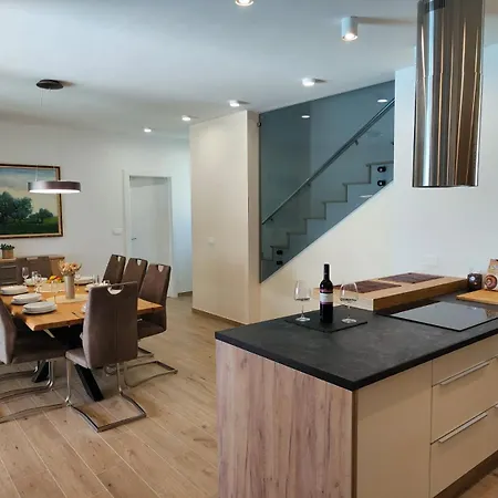 Willa Lea Koper Marezige