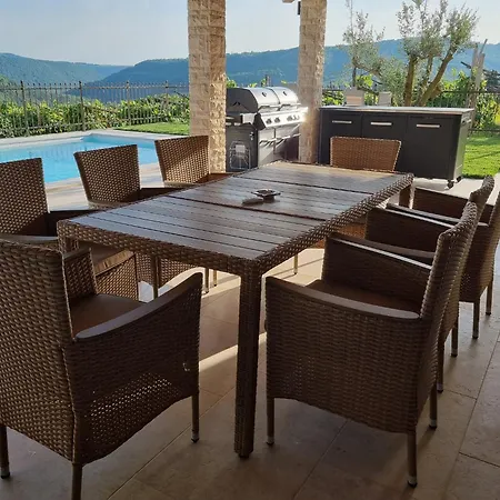 Lea Heated Pool Near Koper *